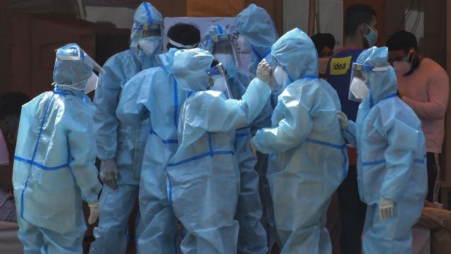 Hindistan'da Covid-19'un ikinci dalgasındaki bilanço ağırlaşıyor: 420 doktor yaşamını yitirdi
